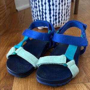 J. Crew kid’s sporty water sandals with adjustable velcro straps, size K2